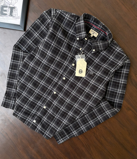 Folded black-and-white check Oxford shirt, button front and chest logo