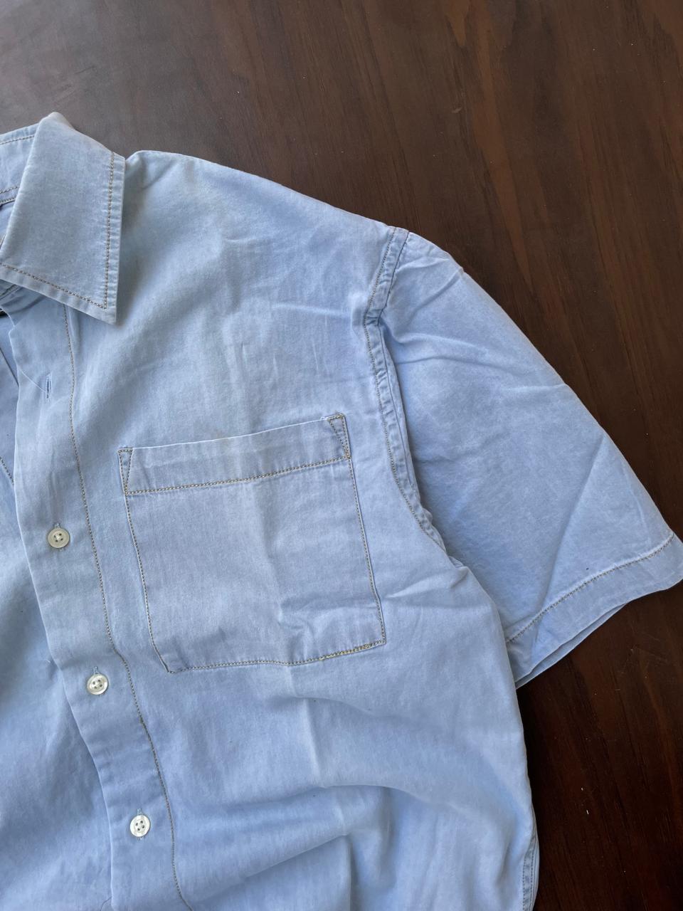 Powder blue denim half-sleeve shirt detail of side seam and chest pocket