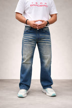 Straight-fit jeans in medium blue denim, front view with five-pocket styling
