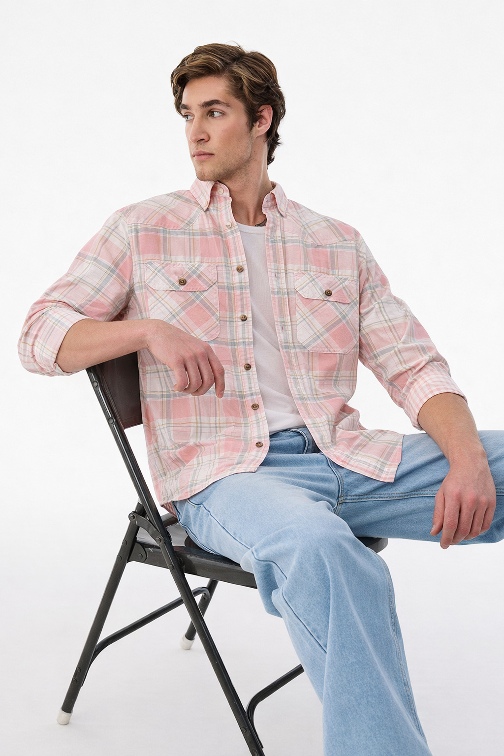 Dusty pink plaid slim western shirt with two chest pockets and snap buttons