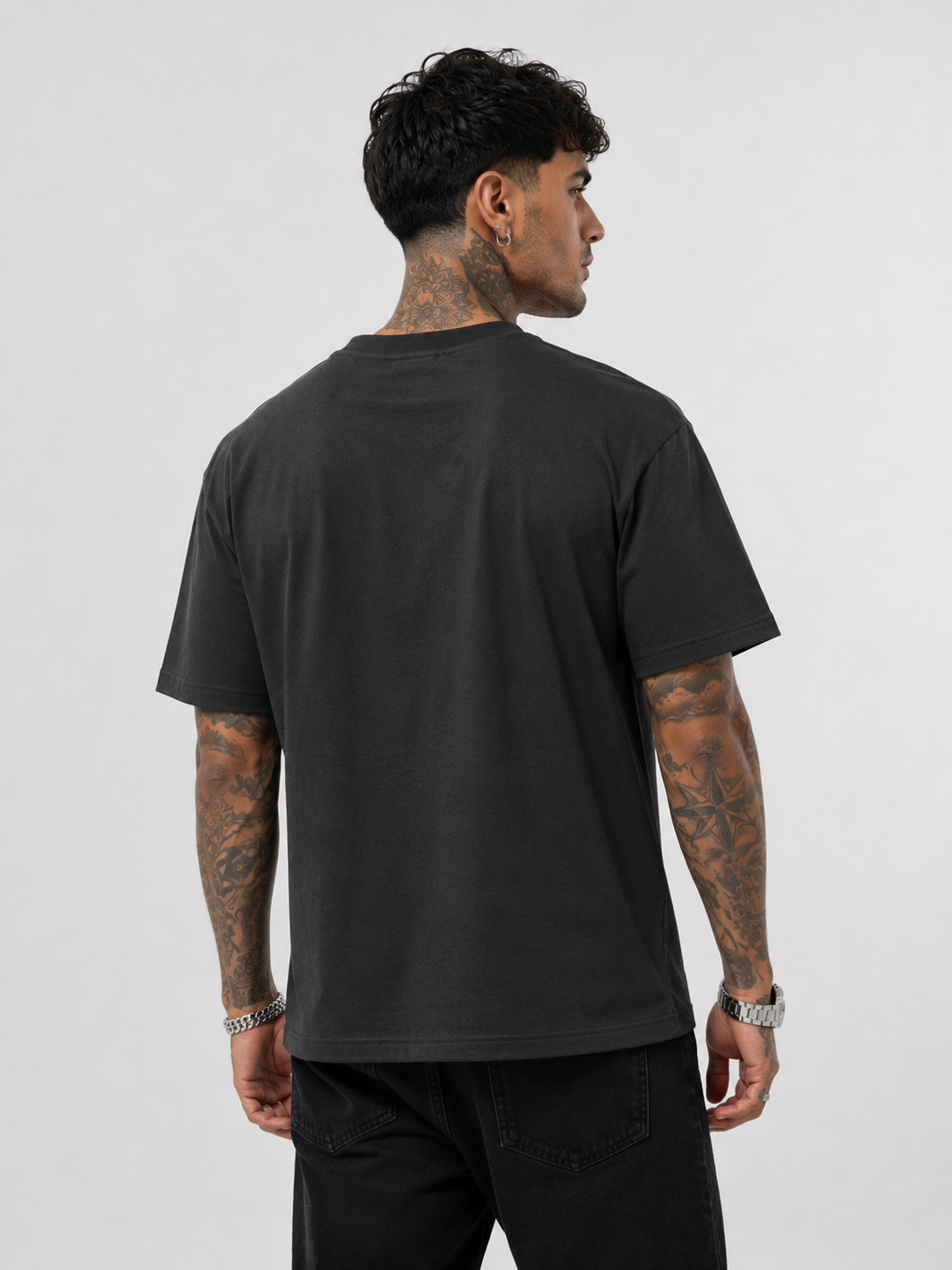 Black round-neck T-shirt with short sleeves, plain back