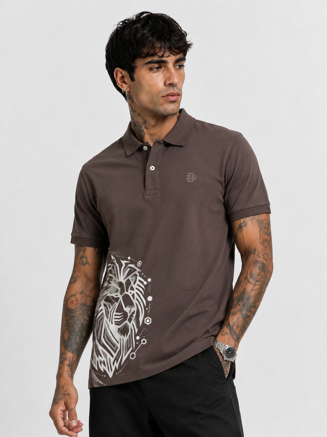 Brown polo T-shirt with point collar and large white abstract lion print