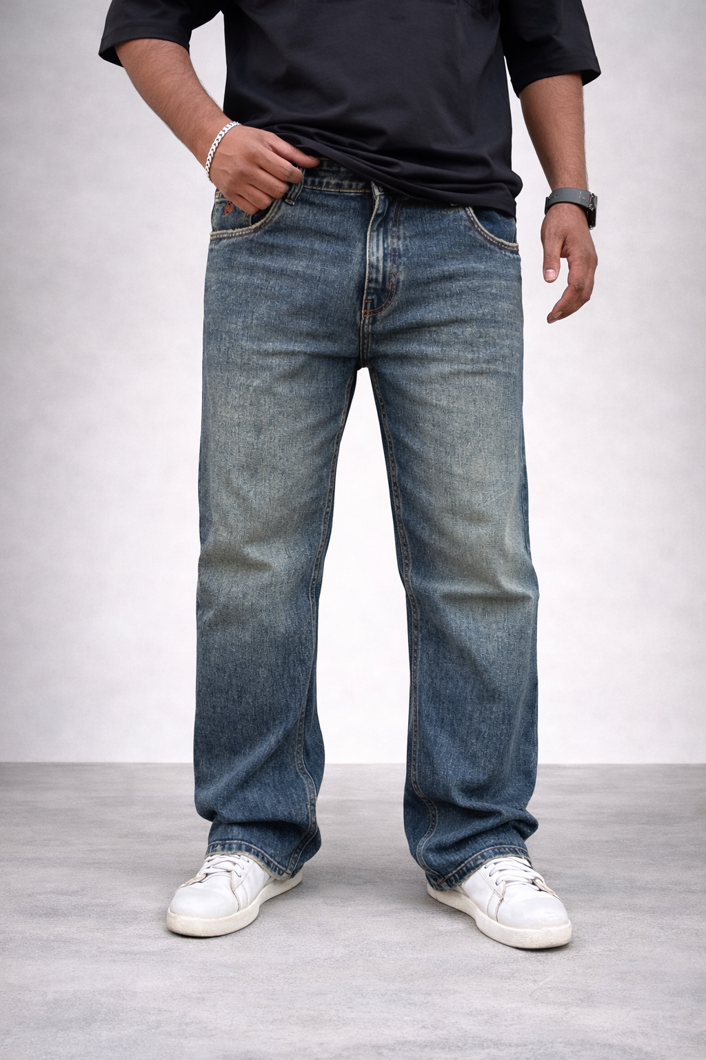 Straight-fit jeans in vintage indigo wash, front view, relaxed straight-leg fit
