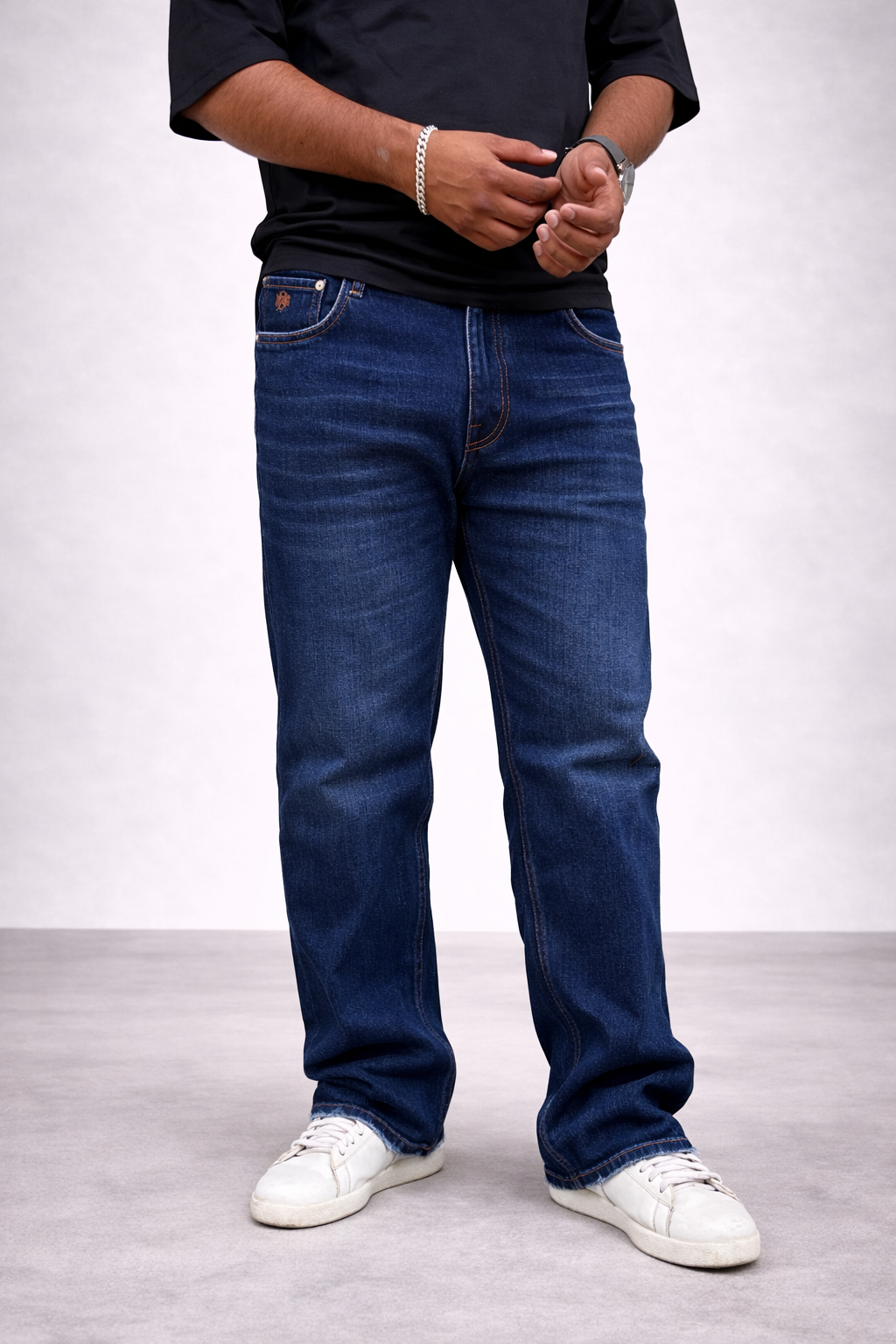 Indigo stone-wash straight jeans with zip-fly, belt loops and front seams