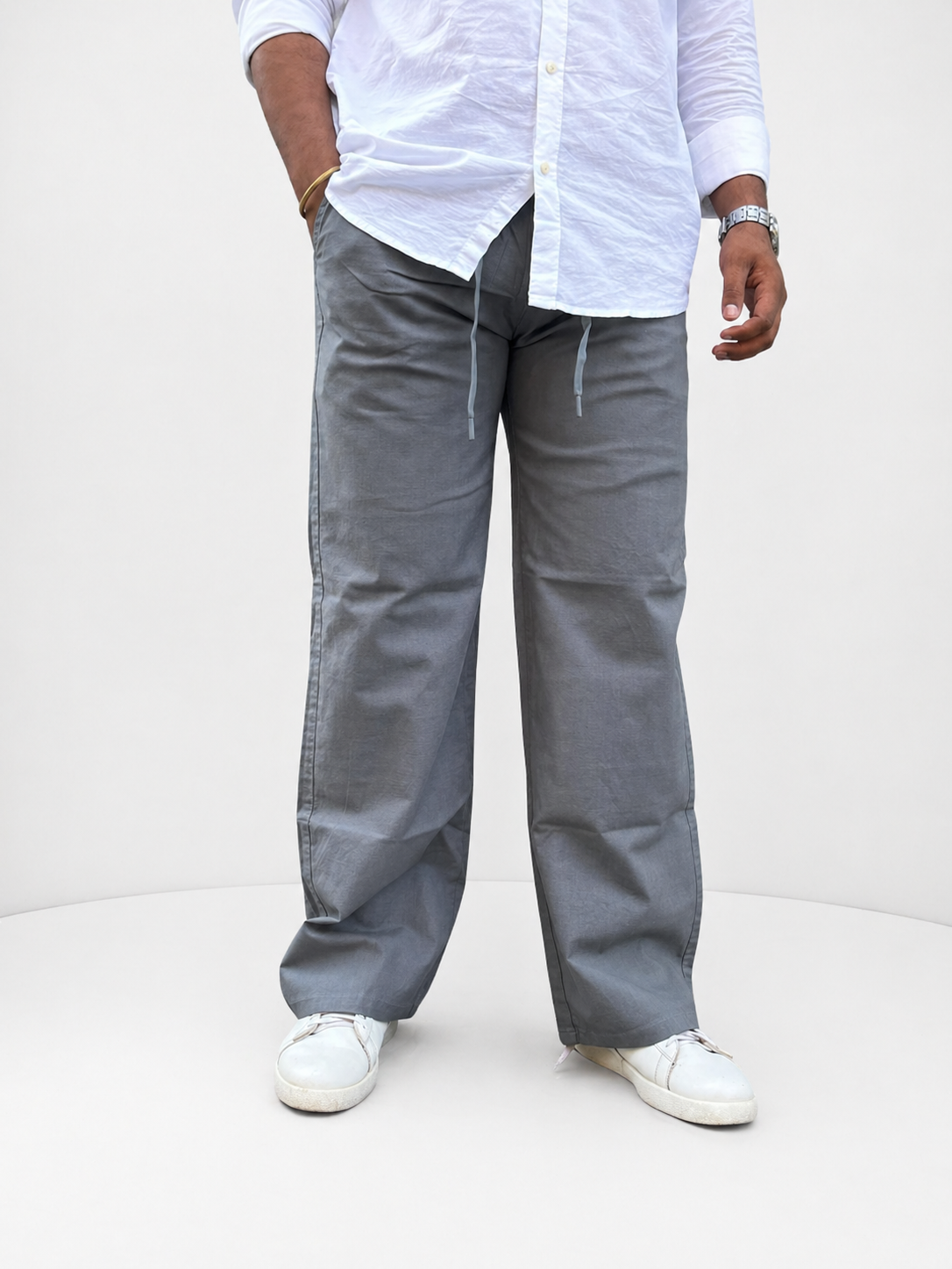 Light grey linen-cotton drawstring trousers, wide leg, worn with white sneakers