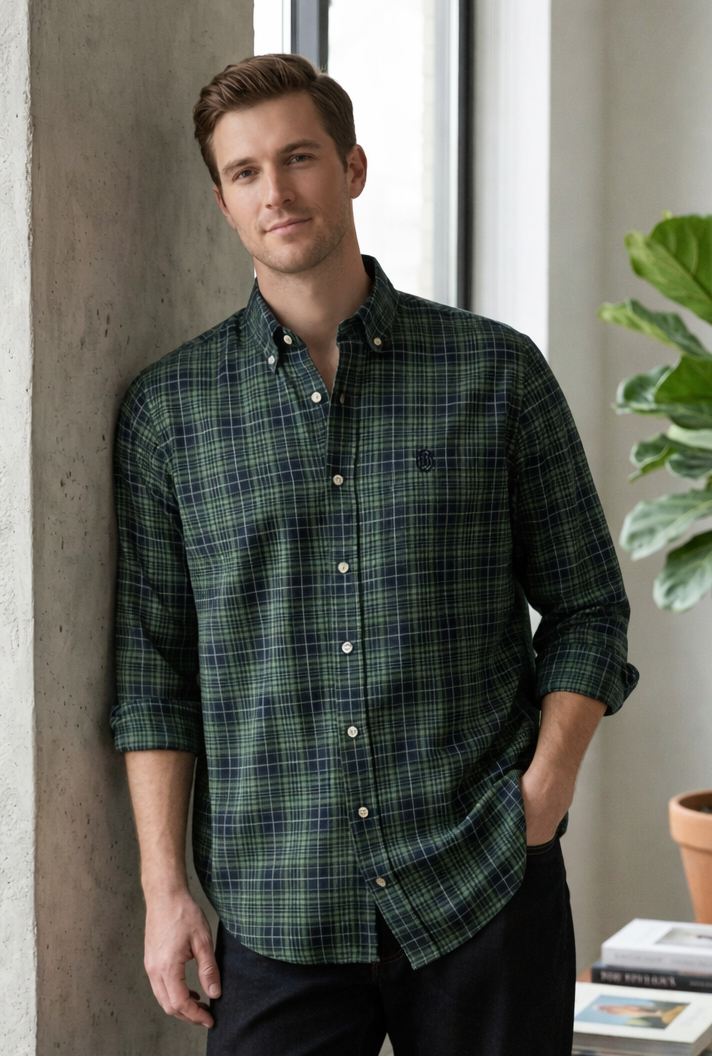 Men’s green plaid oxford button-up shirt with spread collar and long sleeves