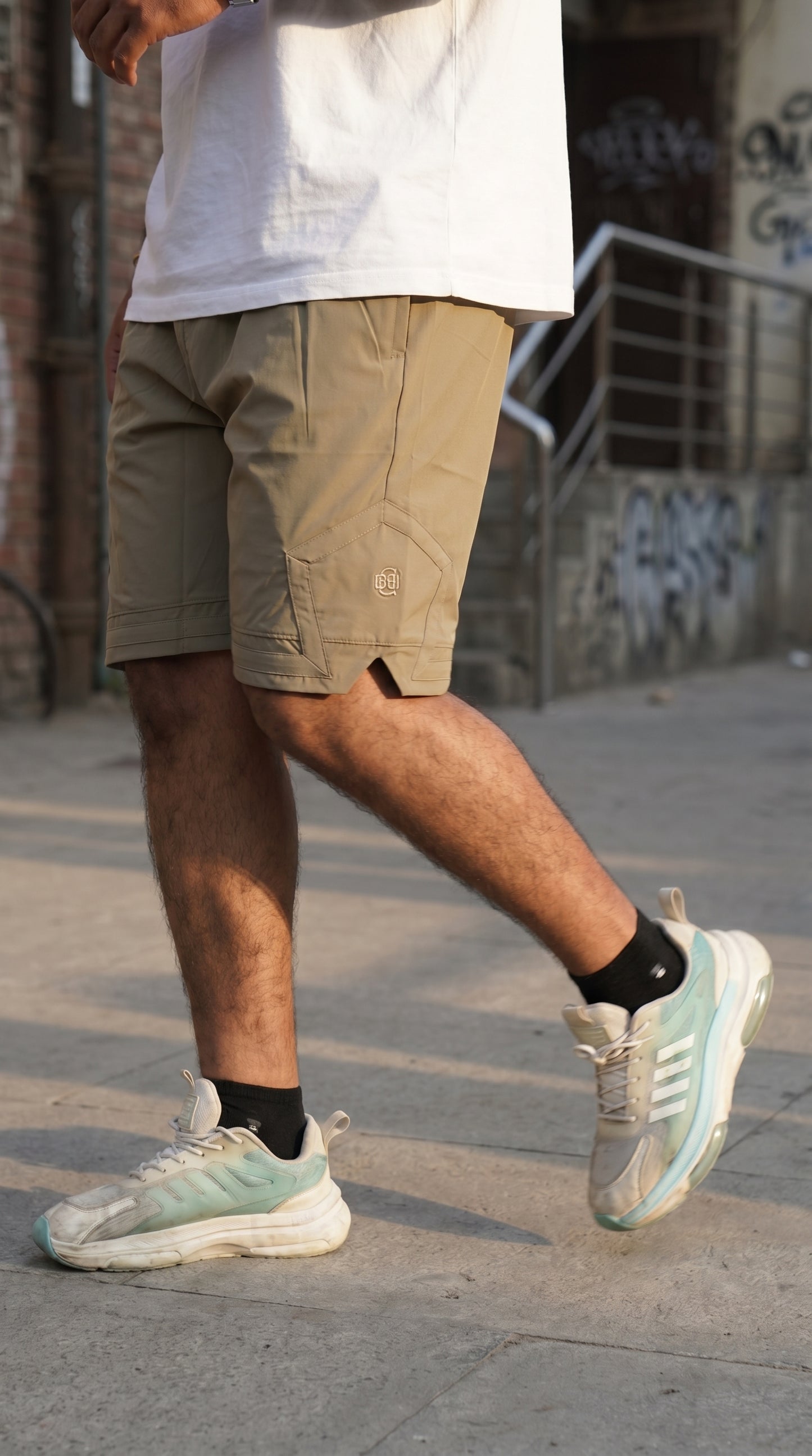 Khaki pentagonal pocket shorts with small embroidered logo on the leg