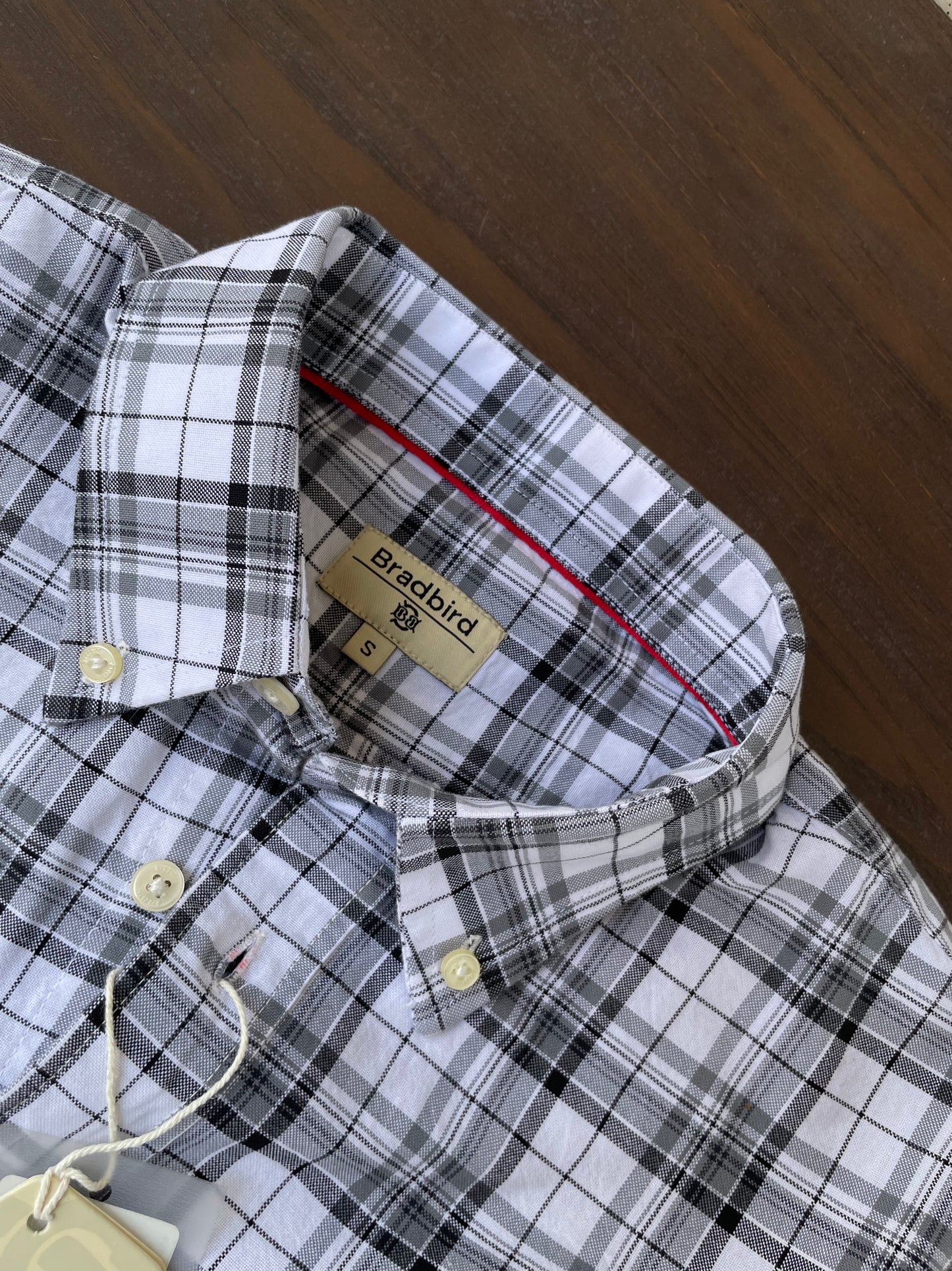 Black-and-white plaid shirt collar with inner tag and neckline stitching
