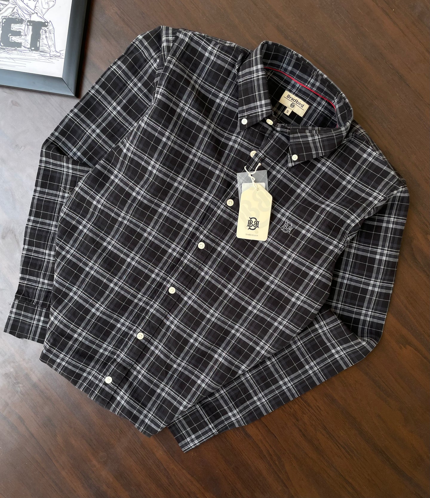 Folded black-and-white check Oxford shirt, button front and chest logo