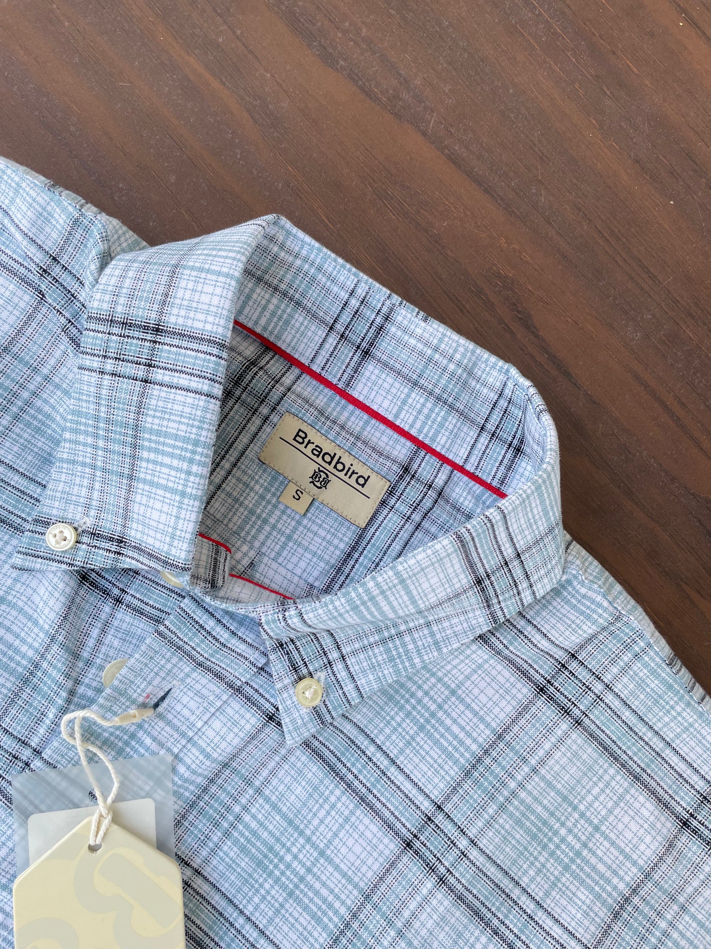 Mint-blue oxford check shirt collar with button placket and interior neck label