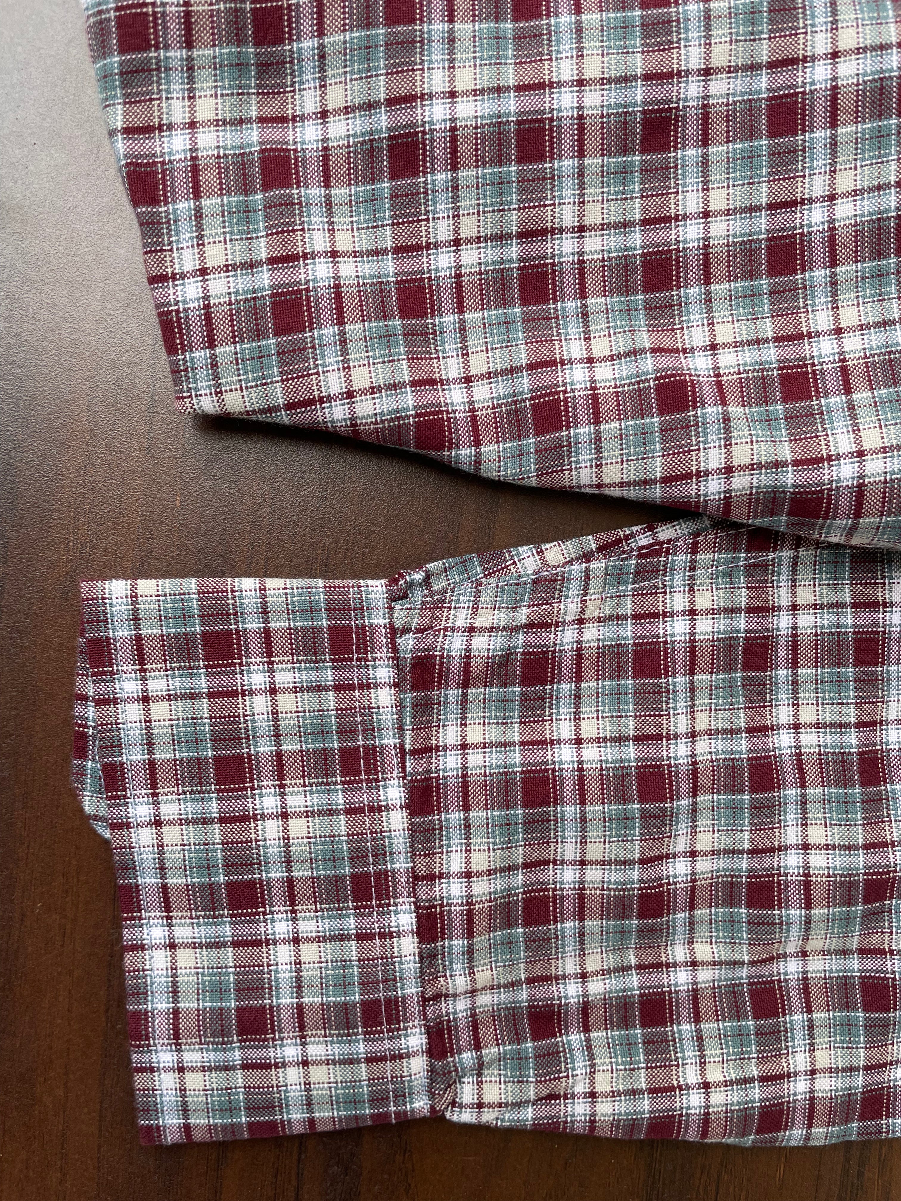 Plaid oxford shirt cuff and sleeve detail, buttoned front