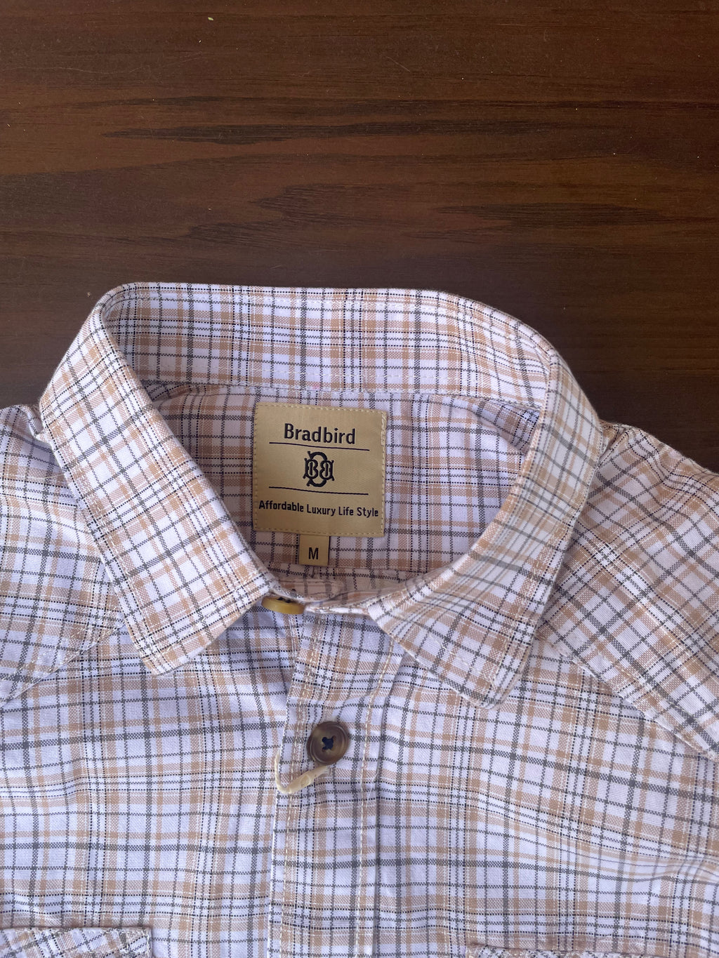 Small-check long-sleeve shirt collar with buttoned placket and inside neck label