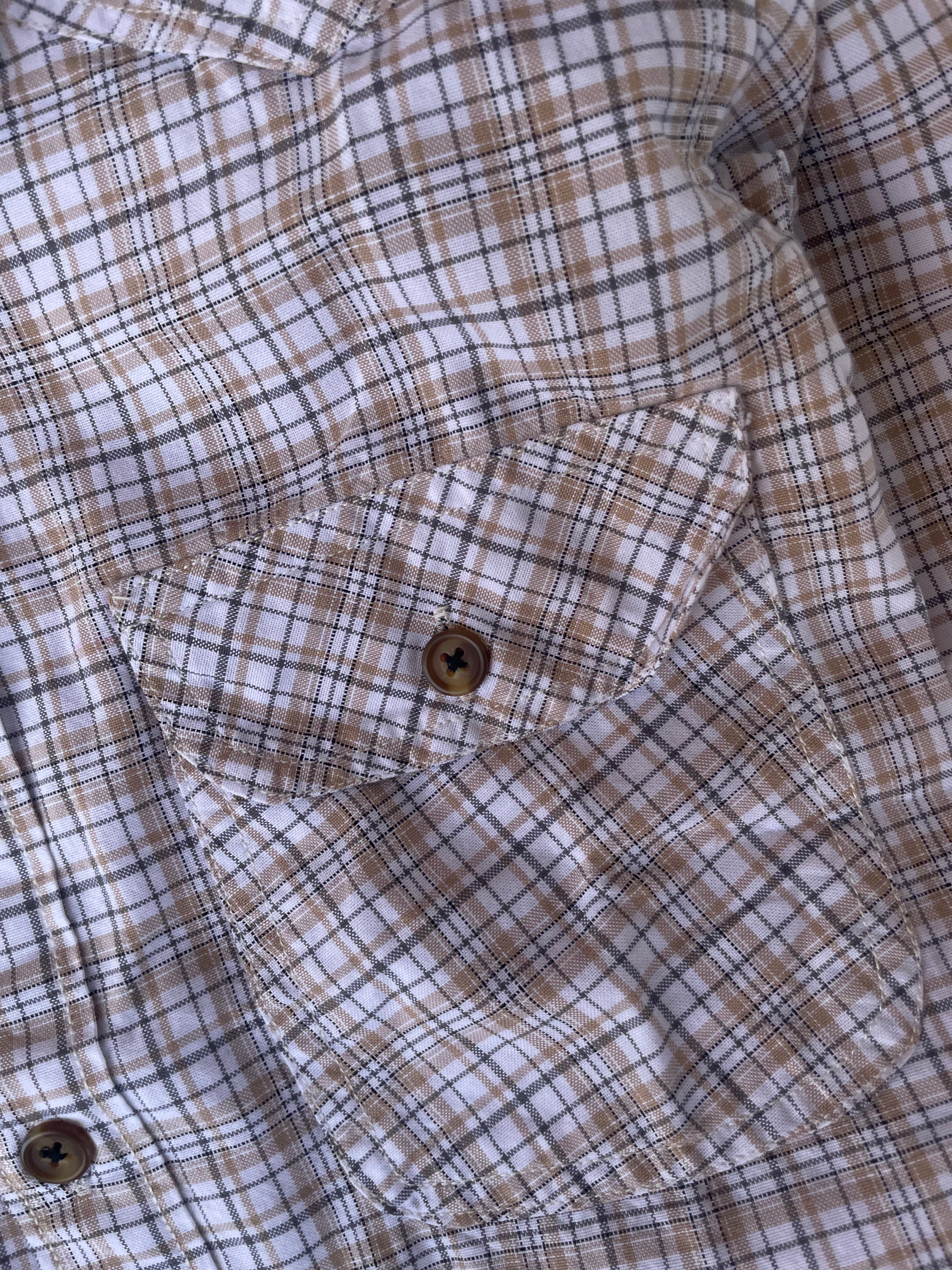 Small-check long-sleeve shirt chest yoke with button and curved pocket seam